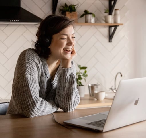 Women with laptop